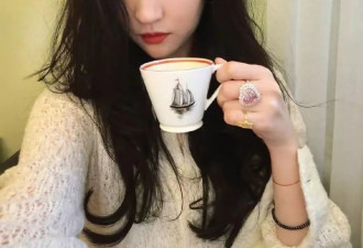 刘亦菲65岁妈妈近照，颜值不输女儿