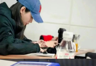 奚梦瑶晒女儿最新合照！超模坯子才3岁就到妈妈大腿根了？