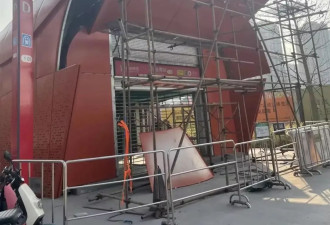 被吐槽像“棺材”地铁口拆除 灵感与观感为何差这么远？