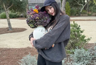 杨幂晒照性感妩媚超撩人，青春靓丽有活力，素颜依旧美如初恋