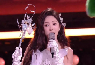 跨年晚会高清镜头下的女星:杨幂妆花了，黄圣依脸凹