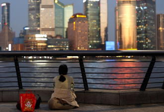 中国金融和房产从业者人数锐减 人才求“上岸”