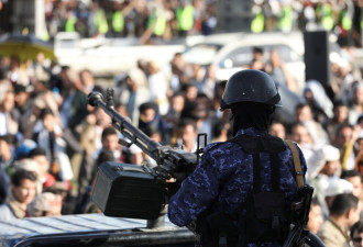 美国打击也门胡塞武装控制的地区