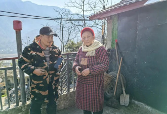 杀熊救妻木匠讲述过程:两人两狗协力将黑熊击杀