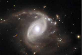 哈伯捕捉到恒星爆炸震撼瞬间