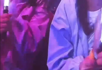 跨年夜最幸福人出现了!贾玲现身刘德华演唱会跨年