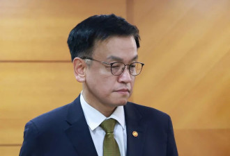 步入2025，韩国深陷“套娃”困局与空难“迷团”