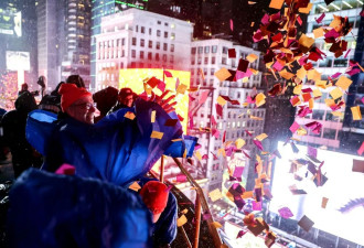 纽约大苹果震撼降落2025迎新年 百万群众嗨翻涌入