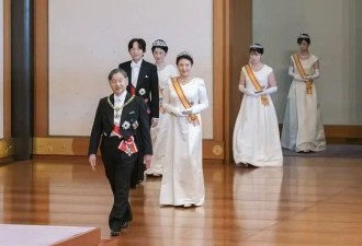 日本皇室齐聚庆新年！公主穿白裙戴皇冠，62岁雅子皇后比女儿还美
