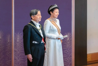 日本皇室齐聚庆新年！公主穿白裙戴皇冠，62岁雅子皇后比女儿还美