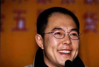66岁坐轮椅的张铁林，活成了众人眼中的“笑话”