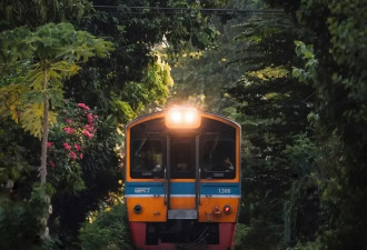 泰国复古慢火车：全程开窗自由 local又出片