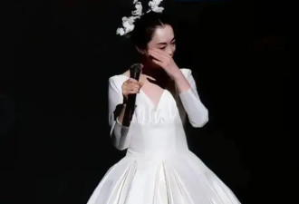 黄绮珊“换脸”成功：龅牙消失，腰肢纤细，演唱会秒变20岁少女！