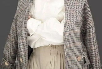 黄绮珊“换脸”成功：龅牙消失，腰肢纤细，演唱会秒变20岁少女！