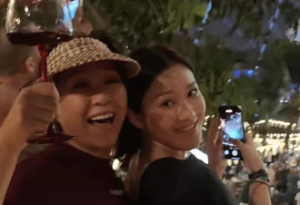 李静罕见晒母女照，21岁沐尔变化大
