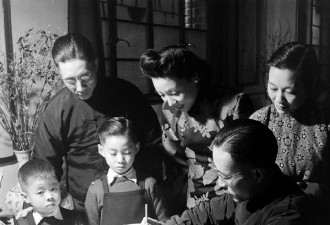 老照片：1946年，富人家庭的春节让人羡慕
