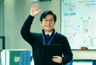 又一个内娱过气明星，翻红了