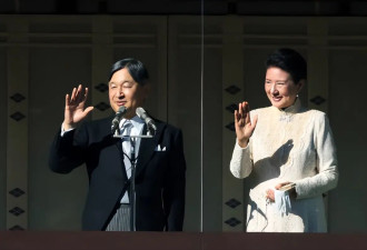 日本皇室新年齐聚阳台！雅子皇后穿蕾丝裙优雅，爱子佳子公主比拼