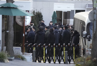 军队防线被突破 尹锡悦官邸警卫拒绝配合