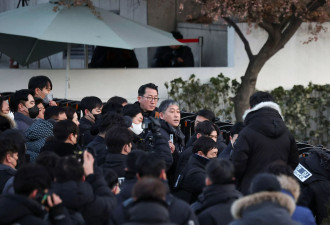 见证历史时刻！逮捕尹锡悦现场 支持者“用生命阻挡”