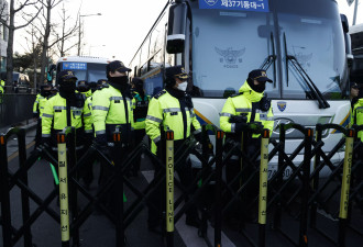 见证历史时刻！逮捕尹锡悦现场 支持者“用生命阻挡”