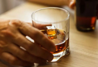 酒精成美第三大致癌诱因，美卫生局长呼吁标签警示升级