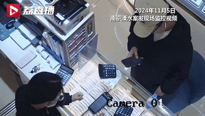男子买3条大金链，竟掏出28张付款码！当场被带走