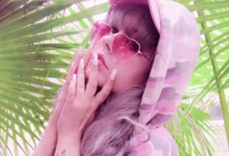 吴卓林的妻子罕见露面，打扮靓丽生活变好了