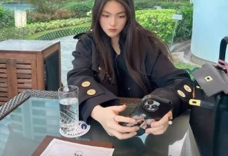 王诗龄在香港瘦了很多，一身名牌和爸妈享受假期