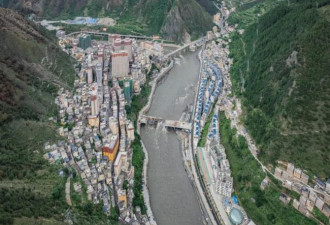 中国最小县城 面积仅有0.5平方公里 建在悬崖边