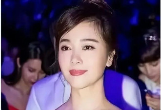 左小青太丰满了，穿小白裙都兜不住好身材，我感慨资本果然会选人