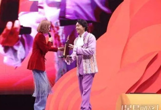 郑秀文夺叱咤最喜爱女歌手奖！隔24年上台领奖