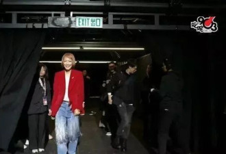 郑秀文夺叱咤最喜爱女歌手奖！隔24年上台领奖