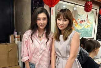 54岁李嘉欣被偶遇，又白又瘦少女感十足