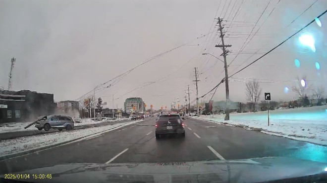 A woman suffered critical injuries after a serious crash in Ottawa's east end on Saturday, Jan. 4, 2025. (Chris Power/Viewer submission)