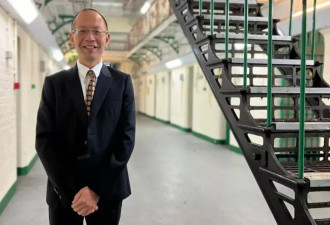 现实监狱拥挤不堪，纯狱风酒店却成了大生意