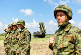 北约门口 塞尔维亚部署中制防空飞弹
