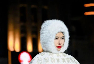 波司登“蹭”上冬季顶流“尔滨”，时髦大秀在索菲亚大教堂开启，却给网友看饿了！？