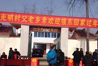 刘强东寒冬里给家乡老人每人发1万元！他想起....