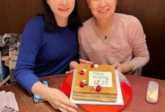 郭晶晶63岁妈妈罕见亮相，穿礼裙雍容华贵，气质不输嫁入豪门女儿