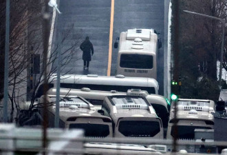 "5大巴车墙"护尹锡悦官邸！韩警:考虑逮捕总统警卫
