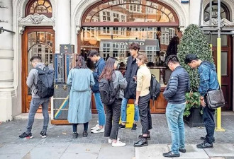 Goyard涨价，中产排队疯抢“蛇皮袋”！保值率为什么超爱马仕？