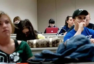 中国留学生：我们拼命优秀 却只能在美挤进二流