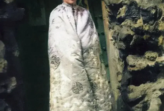 44岁家庭妇女对清洁工丈夫坦白：我曾是大清妃子