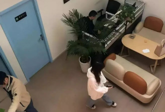 211女博士卧底秀场：失业女工成主播