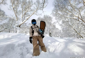 谢霆锋带大儿子滑雪，父子互拍对方帅照