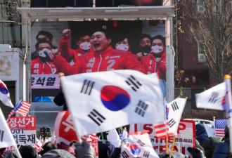韩国法院再度批准对遭弹劾总统尹锡悦的逮捕令