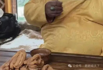 中国网红半年吃110只羊 脸黑成炭 网求他别吃了