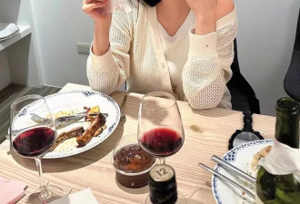台媒曝小S喝酒喝坏身体决定戒掉，父亲酗酒患肝癌去世