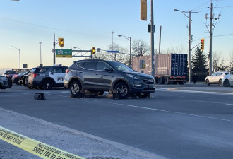 男子在多伦多Hwy 401匝道被车辆撞倒后身亡